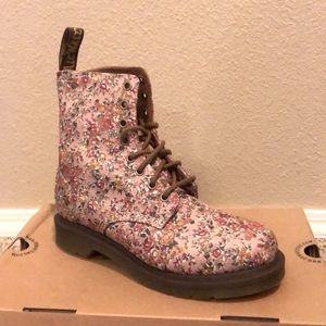NEW Dr. Martens PAGE 1460 Pink Floral Canvas boots in US Womens Sz 11